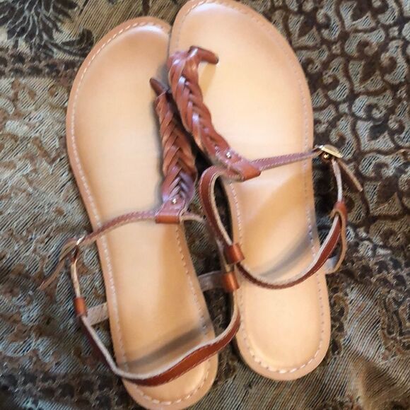 Old Navy size 8 thing sandals like new size 8 - Picture 2 of 3
